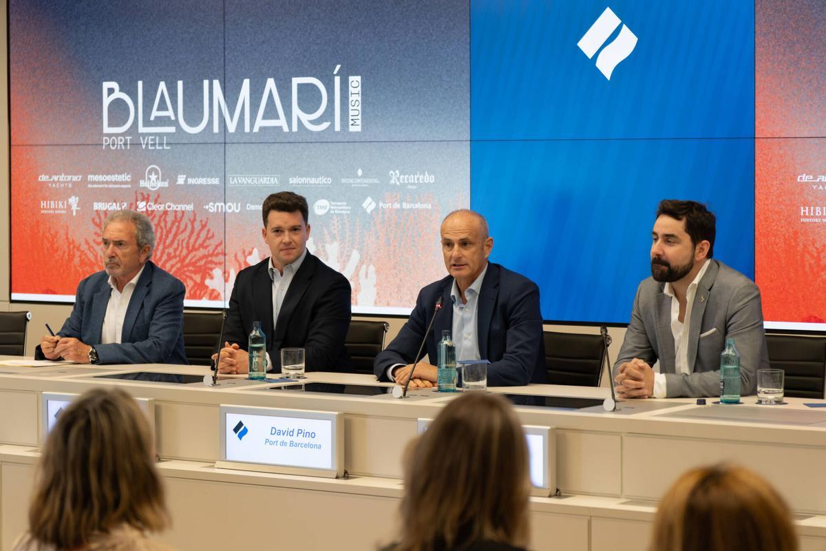 El promotor Martín Pérez, su hijo y director artístico del certamen, Martín Pérez, el director del Port Vell, David Pino, y el responsable de la oferta gastronómica de BNGRUP Adrià Bonell, este jueves en la presentación del Blaumarí Music.