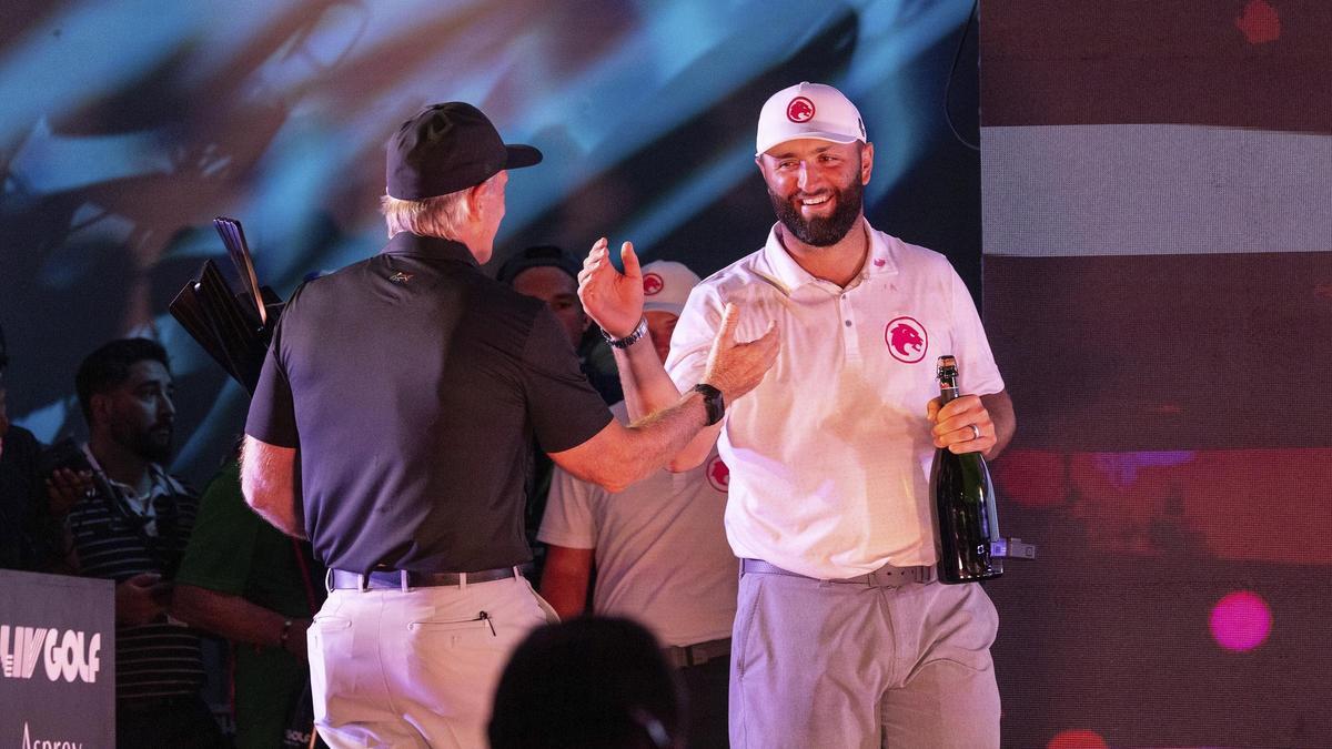 Jon Rahm celebra su triunfo por equipos en el LIV Golf Mayakoba.