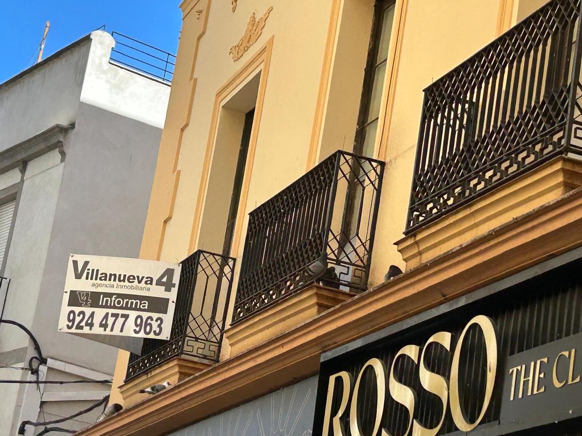 Fotogalería | Los vecinos del Casco Antiguo de Badajoz se quejan de las palomas
