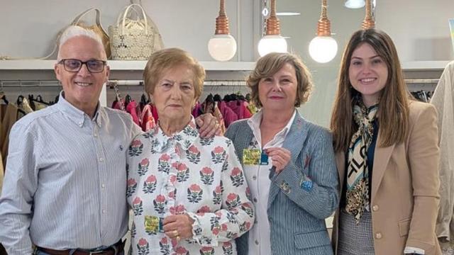 Mari Carmen Hernández y Maguichu, las agraciadas.