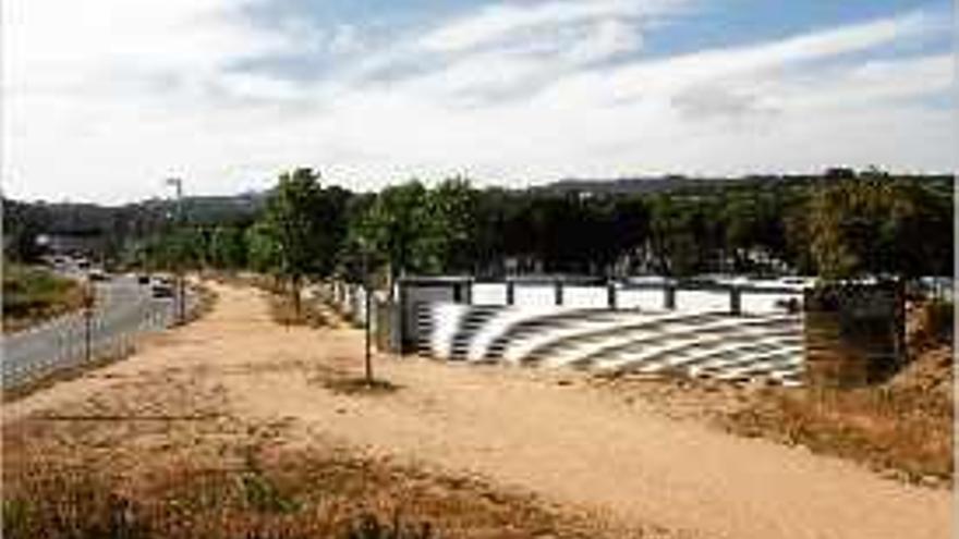 Una imatge d&#039;ahir dels terrenys amb les obres de la caserna ja iniciades.