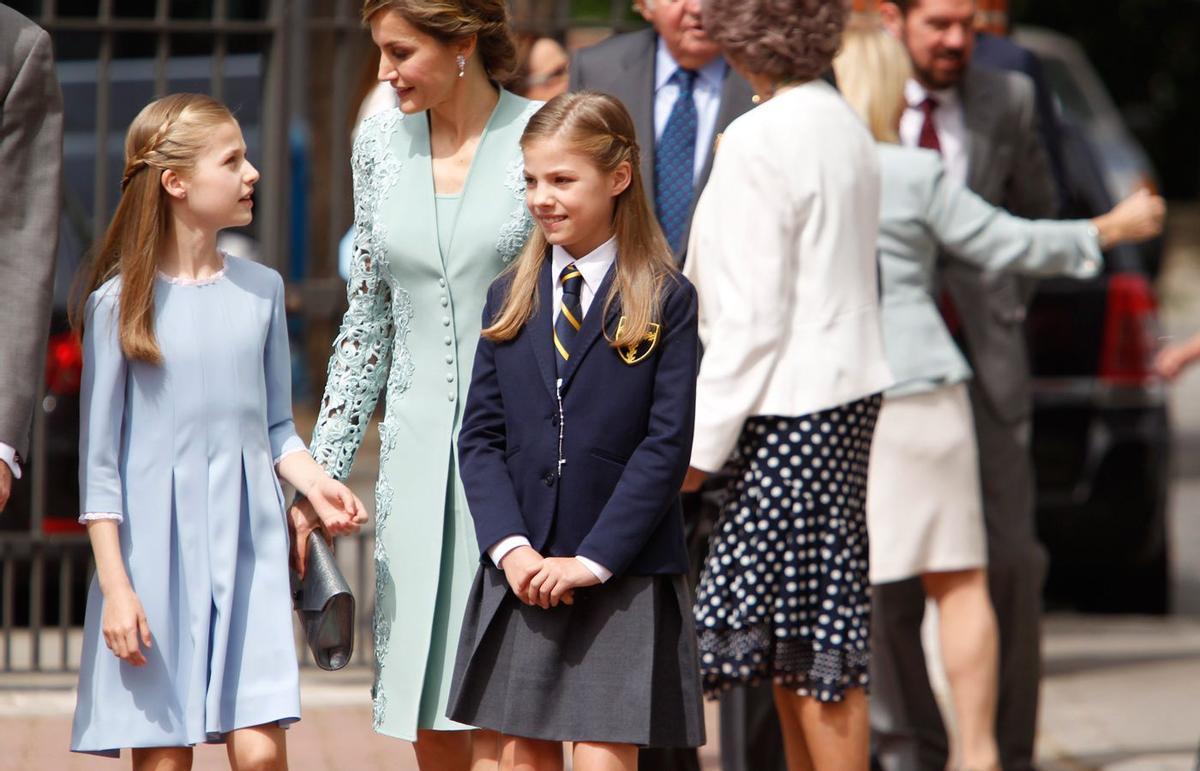 Primera Comunión de la Infanta Sofía: Letizia Ortiz junto a sus hijas