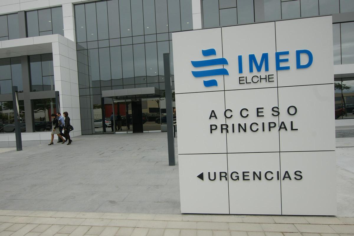 La entrada al hospital Imed de Elche.