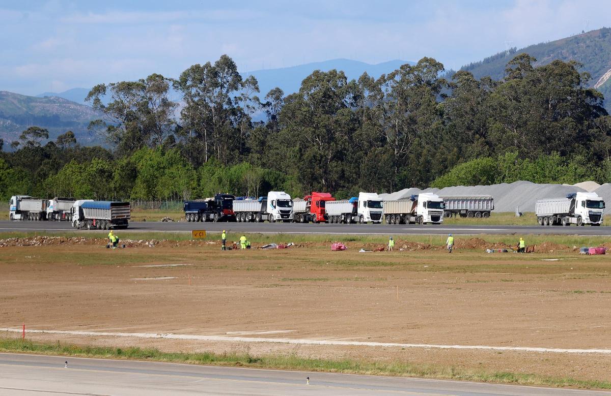 Comienzan las obras en la pista del aeropuerto de Vigo Comienzan las obras en la pista del aeropuerto de Vigo