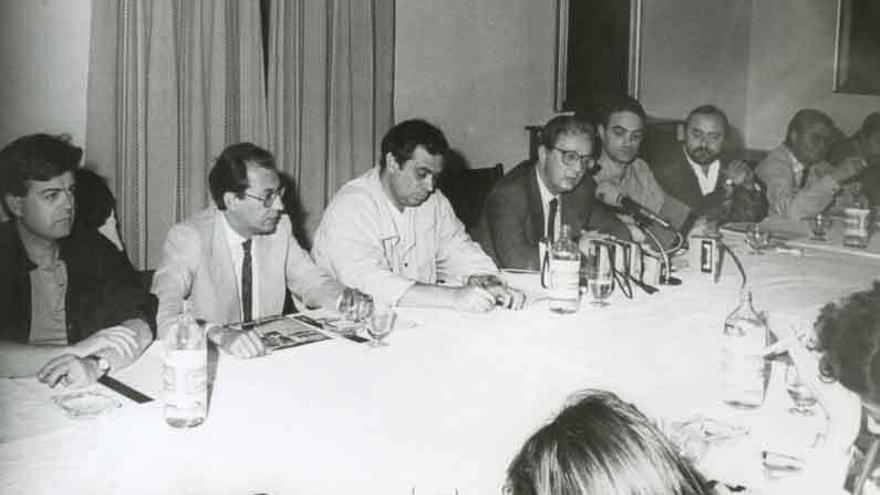 Desde la izquierda, Fernando Queipo, Horacio Fernández, Francisco Chicharro (secretario provincial), Txiki Benegas, Rafael Maestre, Jesús Egido y Domingo Mañanes, en una visita del dirigente nacional a Zamora.