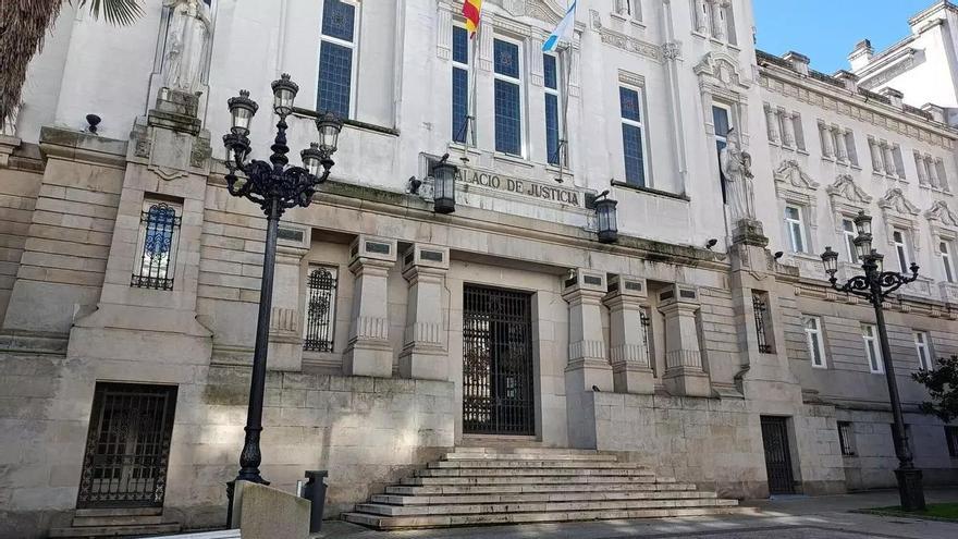 Despedido de un colegio gallego por tocamientos y comentarios sexuales a sus alumnos: «A esta le botan las tetas»