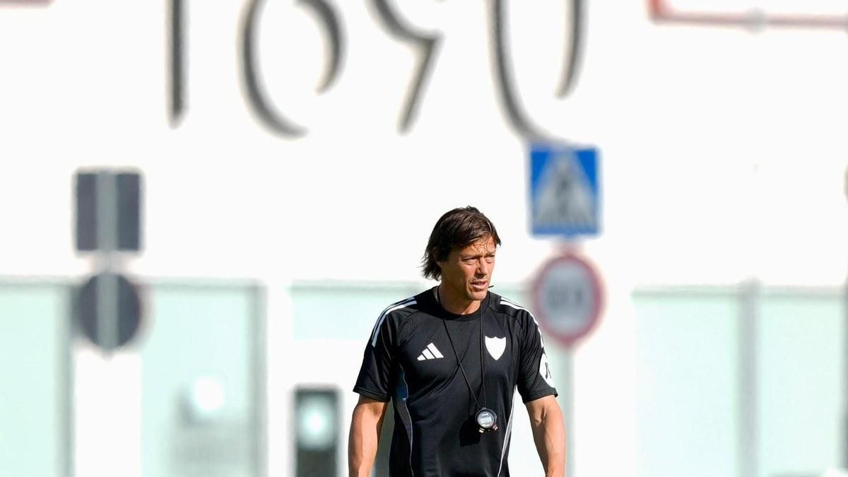 Matías Almeyda en la segunda sesión de entrenamiento del Sevilla FC el pasado martes