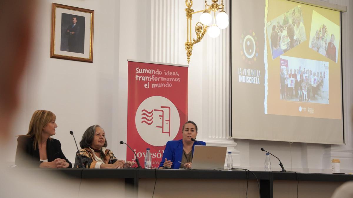 Xàtiva celebra un foro local de discusión sobre el trabajo digno con el proyecto «La ventanilla indiscreta»