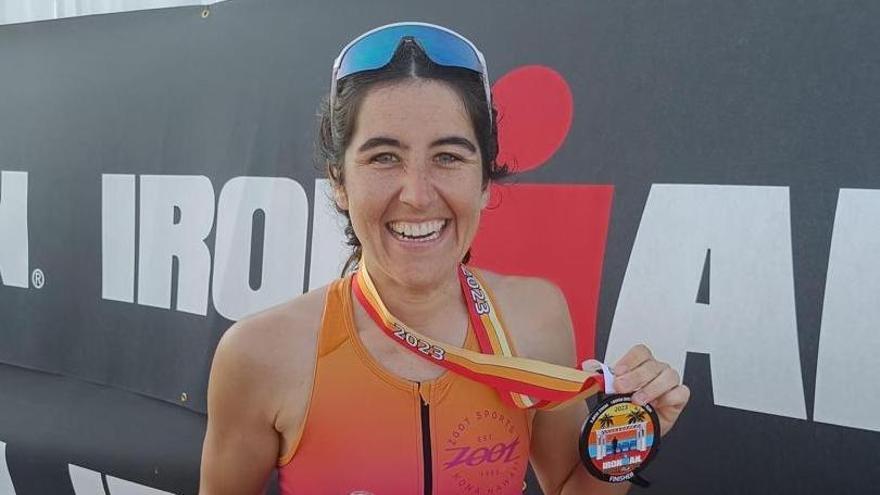 Sara Bellapart, després d'acabar un Ironman