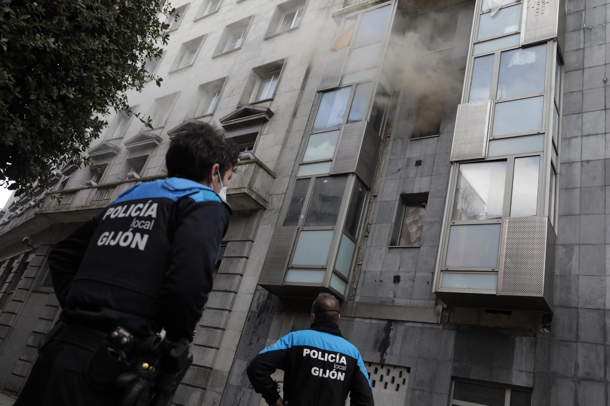 El incendio en el piso okupa del Carmen, en imágenes