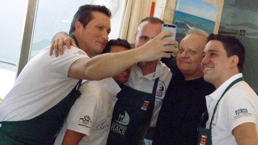 Joël Robuchon, el chef con más estrellas Michelin, y Edurne, finalista en Masterchef, en la &quot;Gourmet Race&quot; de Moraira