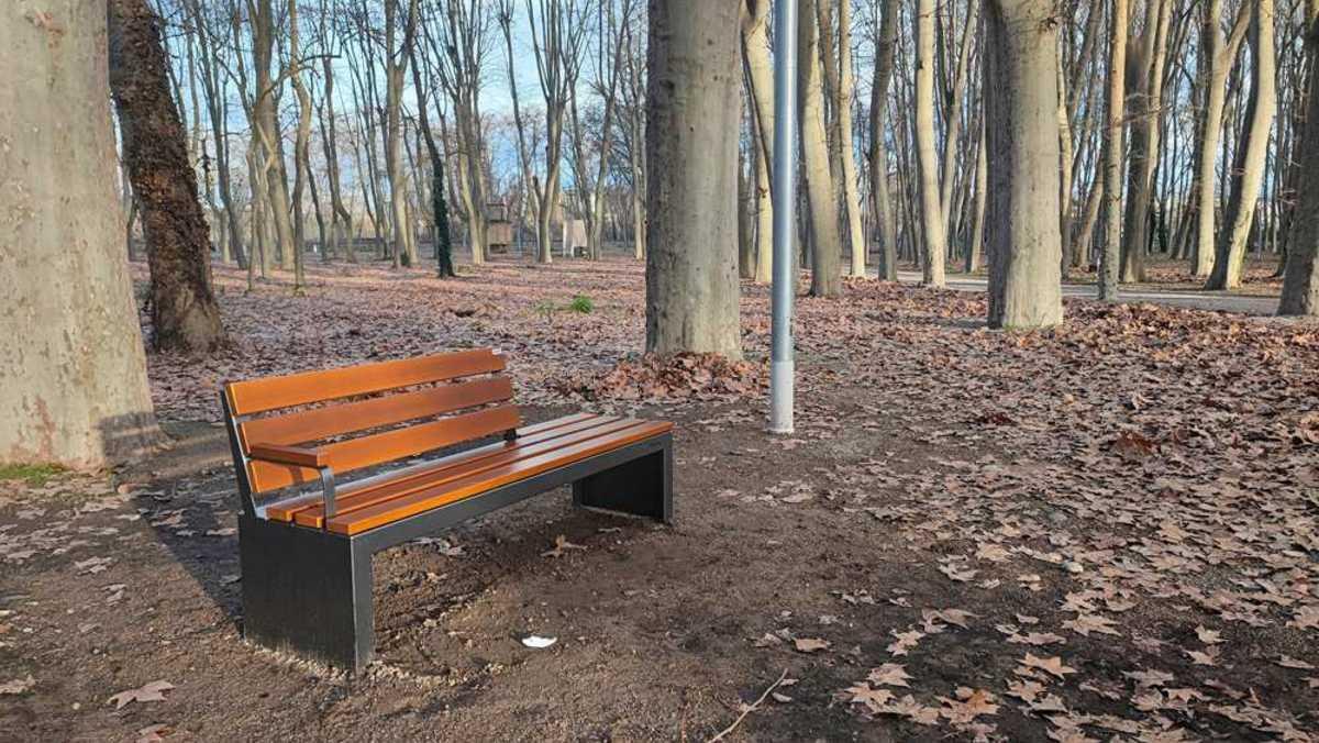 Un banc, al parc de la Devesa de Girona.