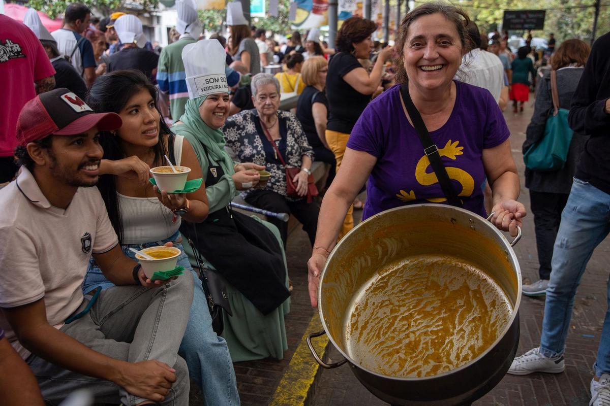 Éxito en la 18ª edición del Festival Sopes del Món, celebrado en la Marquesina de la Via Júlia, Nou Barris.