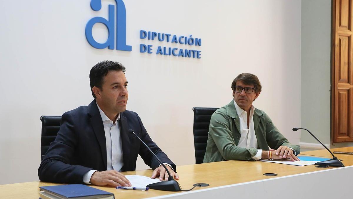 Los diputados de Medio Ambiente y Contratación, Miguel Ángel Sánchez y Juan de Dios Navarro.