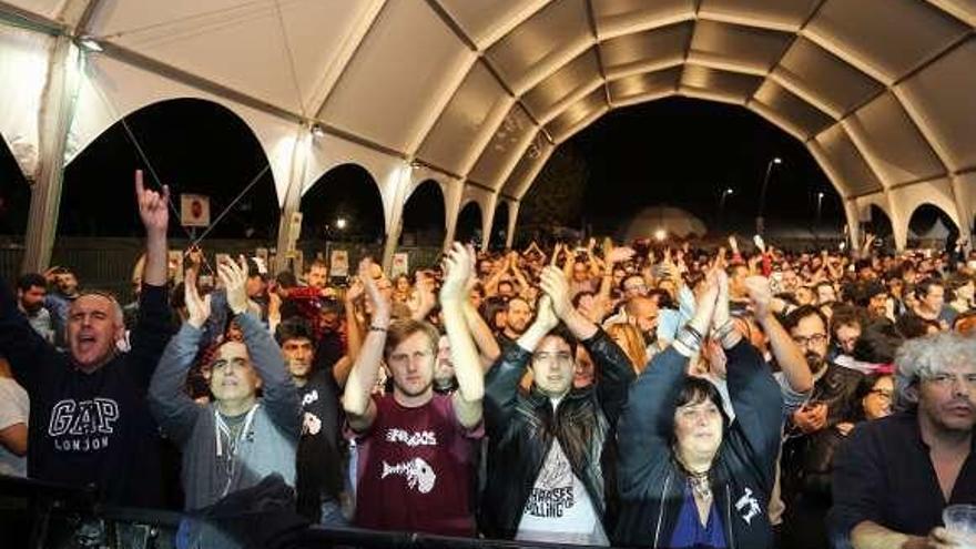 Público en los &quot;Conciertos del Marisco&quot; del año pasado. // Muñiz