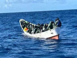 Piden diez años y medio de cárcel para los tres patrones de un cayuco que llegó a Canarias con 141 migrantes