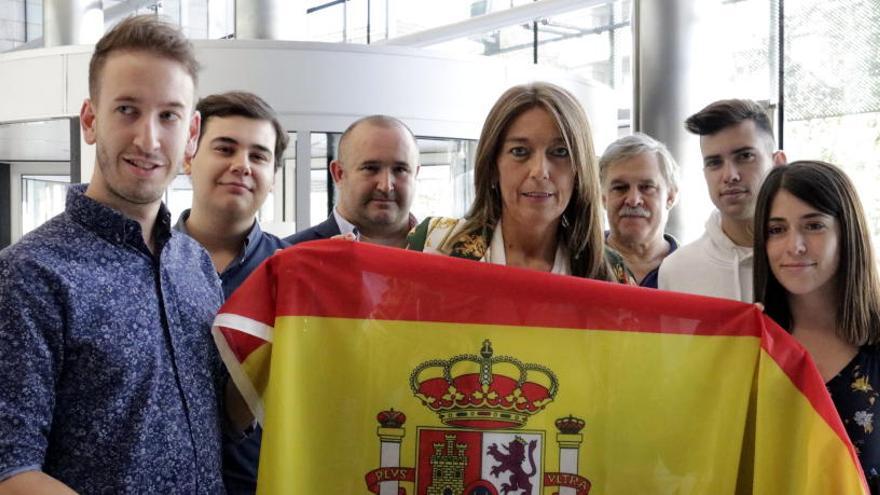El PPC entra una bandera espanyola al registre de la Generalitat a Girona per substituir la sostreta l&#039;1-O