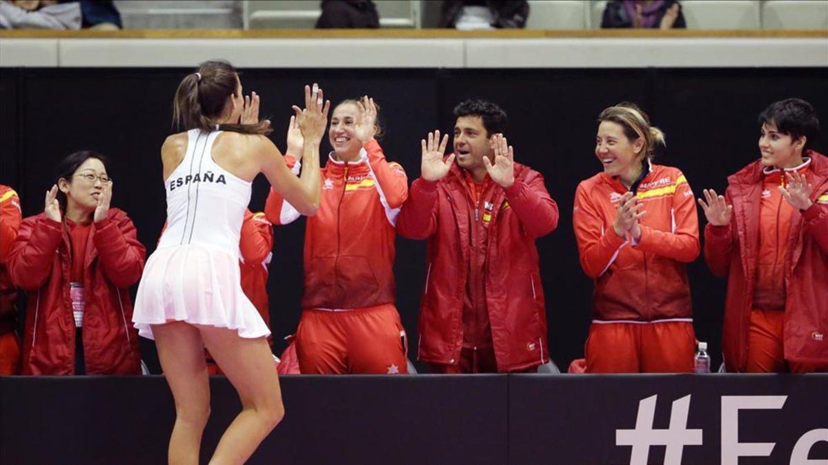 Georgina celebra el éxito con el banquillo español