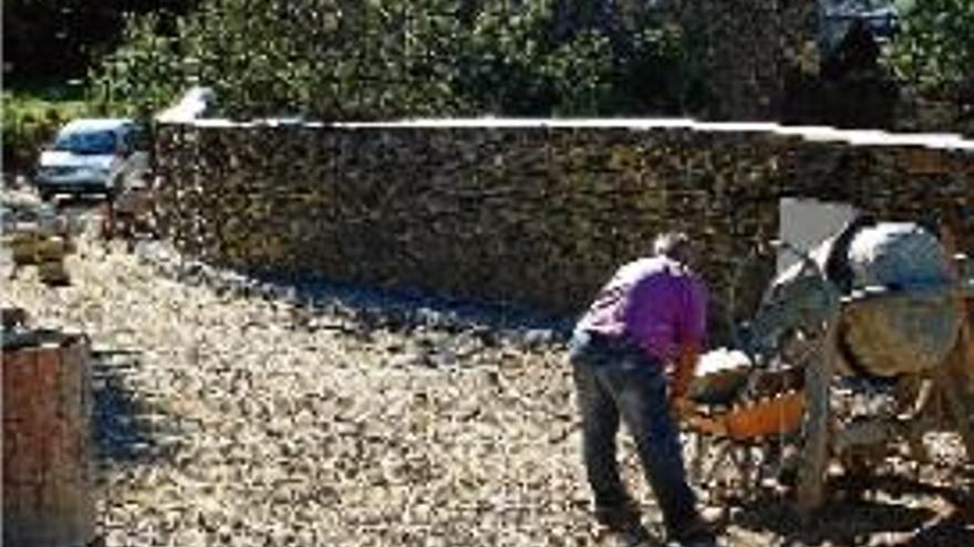 Les obres que ja ha iniciat al carrer Castell del veïnat de la Ferratgeta