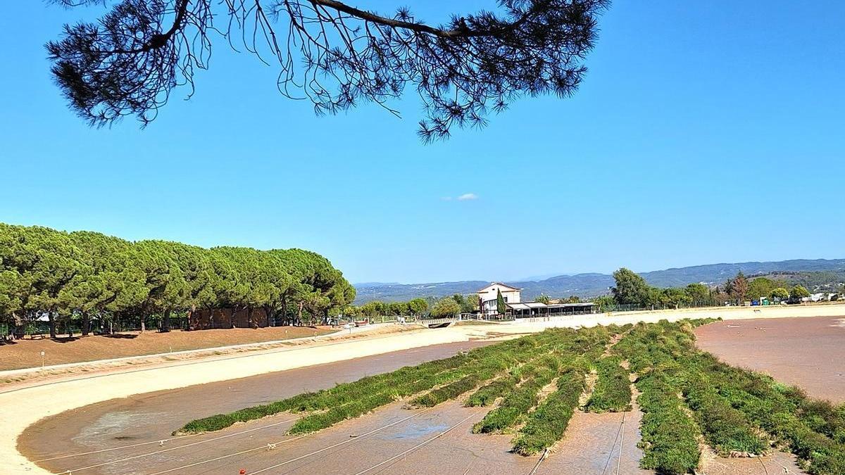 El llac buit del parc de l’Agulla.