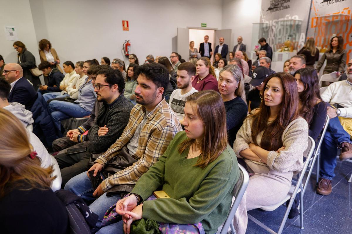 La consejera de Empleo, Rocío Blanco, asiste a la jornada 'Joyería Viva. Impulsando el futuro del sector', que se celebrará en la Escuela de Joyería de Córdoba