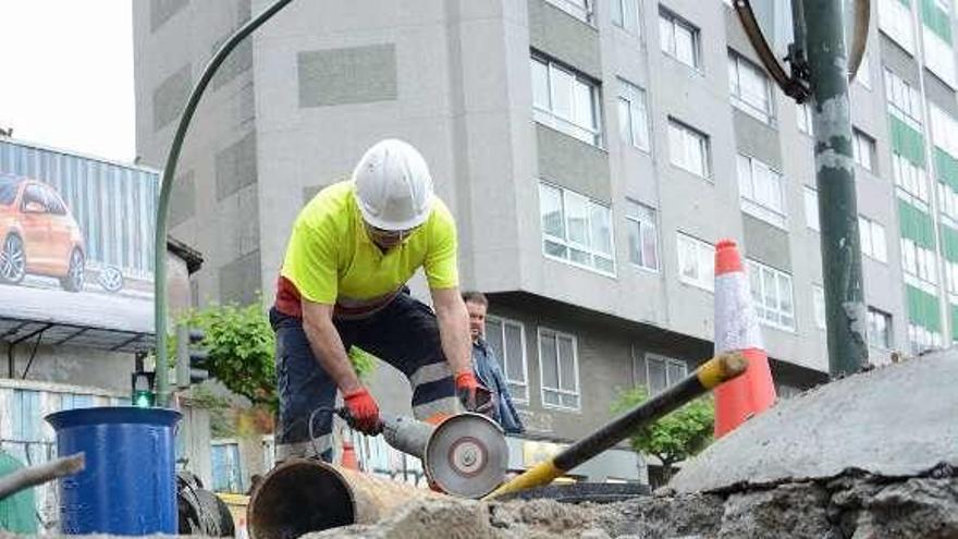 Reparación de la red de abastecimiento en A Coruña. // Roller Agencia