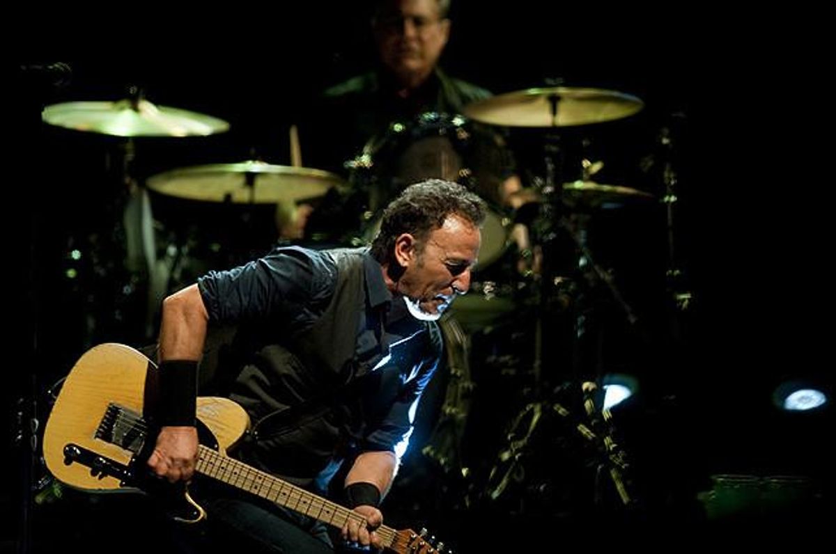 Bruce amb el bateria a l’escenari.