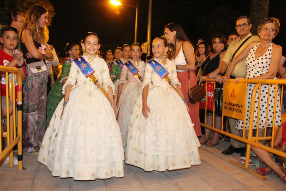 Antes del relato, el reconocimiento. Durante todo el año llevan la representación de la fiesta y durante todo el mes han visitado todos los sectores sin excepción para conocer a sus sucesoras. Caras y nombres que se nos han hecho familiares como Aroa Martínez y Daniela Sanchis