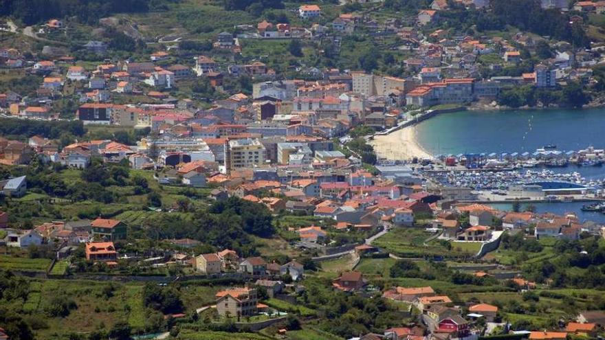 Una vista aérea del casco urbano de Bueu. // Gonzalo Núñez