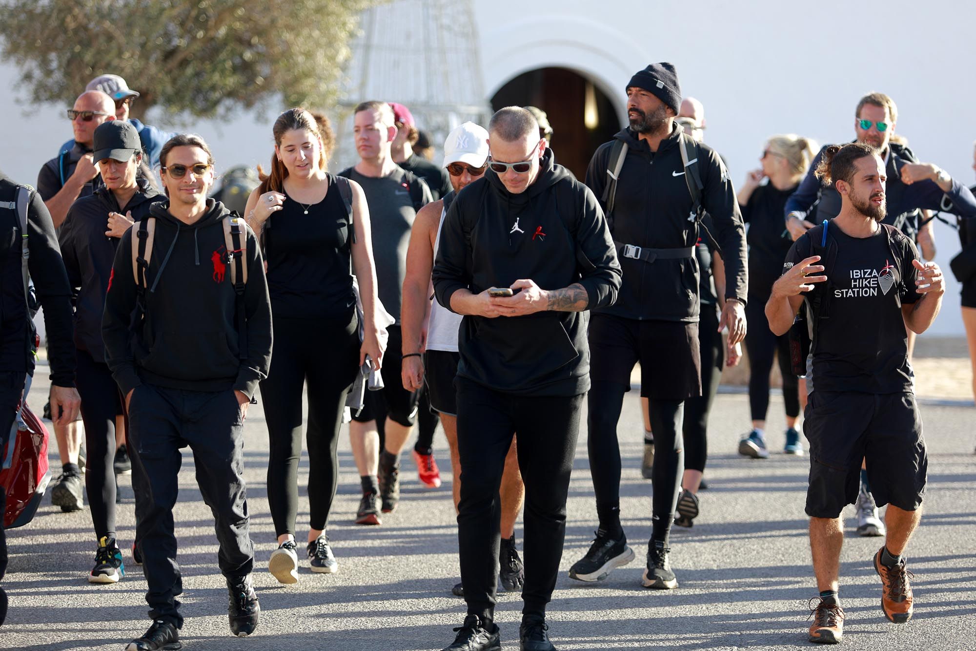 Ibiza Hikes Station celebra una caminata y limpieza de monte a favor de IFCC