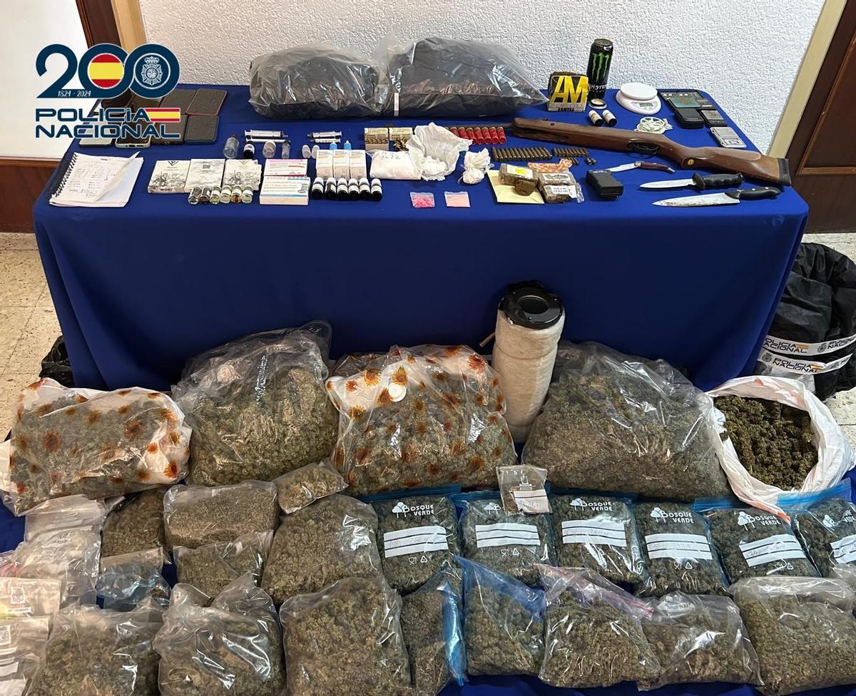 Los elementos intervenidos por la Policía Nacional.