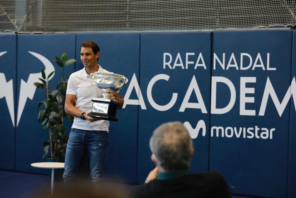 Rafa Nadal con su 21 Grand Slam en su academia de Manacor