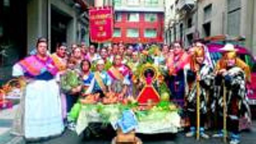 Valdejalón estuvo presente en las ofrendas y el Rosario de Cristal