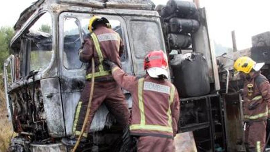 Crema la tractora d&#039;un camió a l&#039;A-2 sense causar ferits