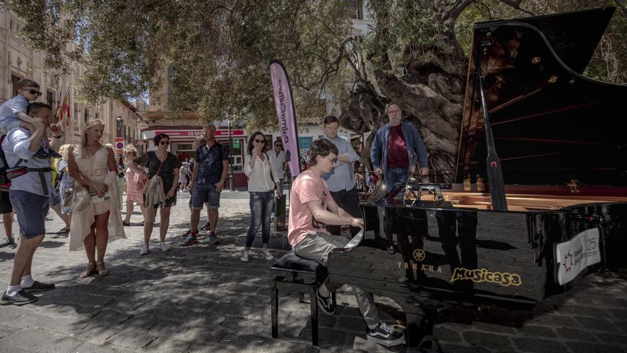 VÍDEO | Siete pianos de cola están a disposición de quien quiera tocarlos en distintos puntos del centro de Palma