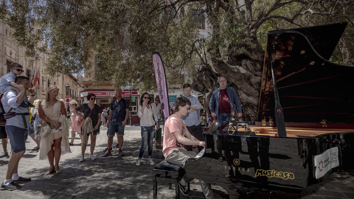 VÍDEO | Siete pianos de cola están a disposición de quien quiera tocarlos en distintos puntos del centro de Palma