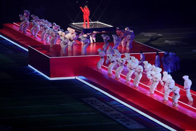 Así ha sido la espectacular actuación de Rihanna en la Super Bowl