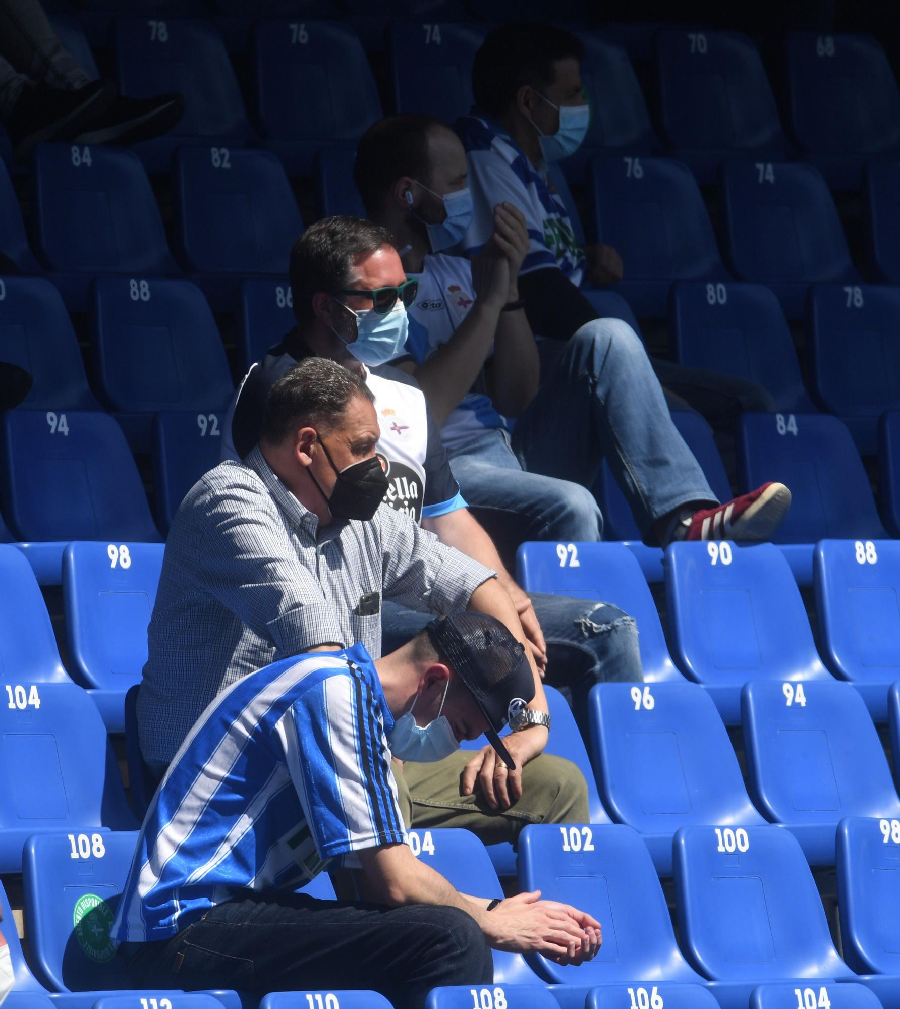 Recibimiento previo y decepción final de la afición en Riazor