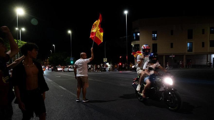 Vídeo | Larga noche en Cáceres celebrando la victoria de España
