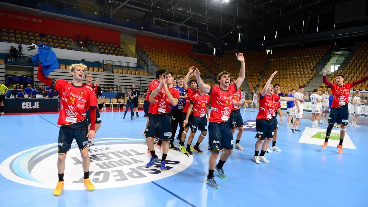 Los Hispanos Junior celebran la victoria