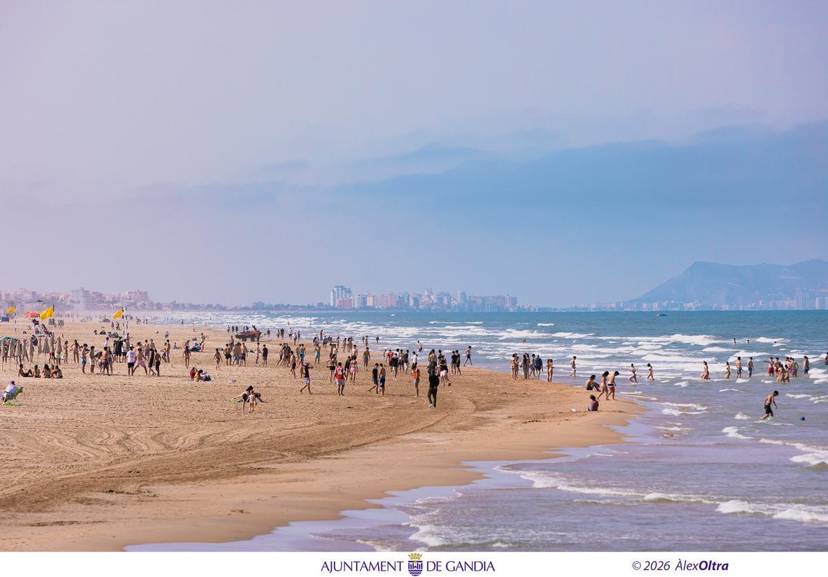 Una imagen de la playa de Gandia en plena Semana Santa