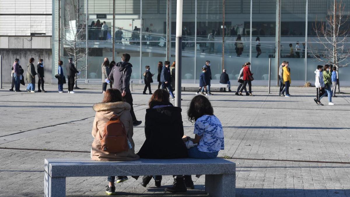 Colas en los primeros días de la vacunación infantil en A Coruña.