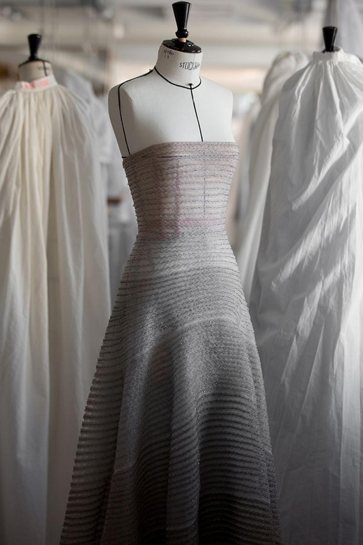 El vestido que llevó Jennifer Lawrence en la presentación de 'Mother!' en París en el atelier de Dior