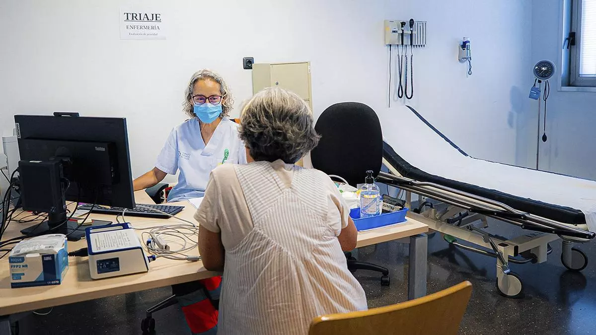 El triaje hospitalario para detectar antes a los pacientes graves cumple un mes de funcionamiento en el PAC de Vigo