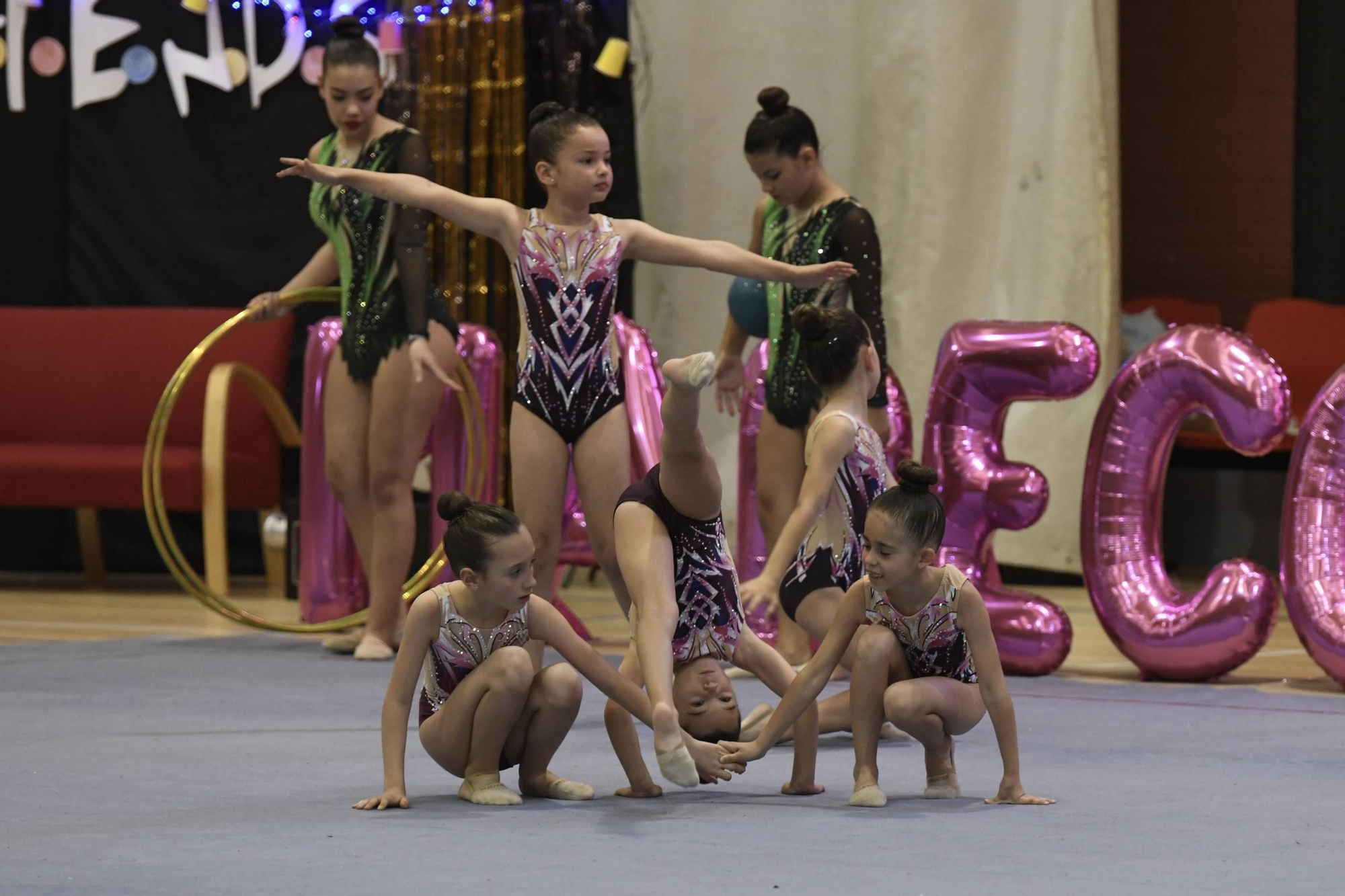 GALERÍA | Las gimnastas del Rítmica Mapecca exhiben su talento en el Manuel Camba