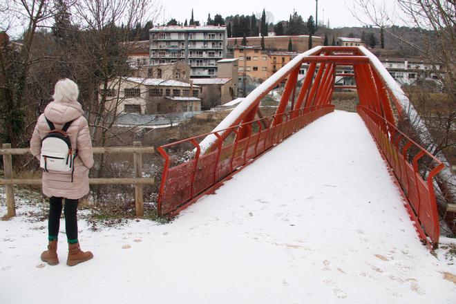 La neu enfarina diversos punts a cotes baixes de les comarques gironines