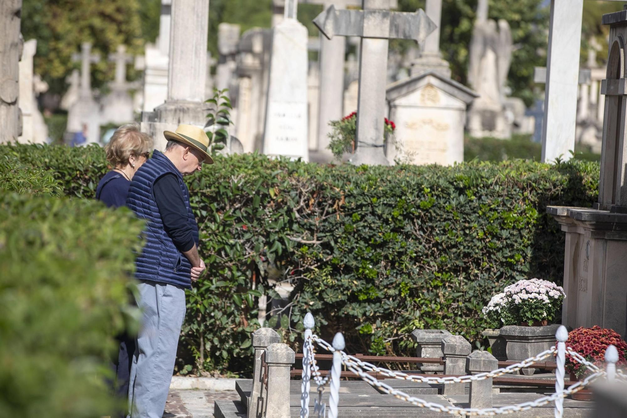 El día de Tots Sants en el cementerio de Palma