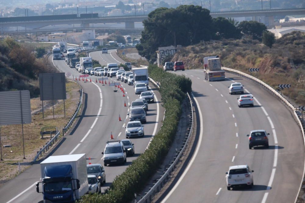Un accidente en la A-31 colapsa la autovía en dirección Alicante-Madrid