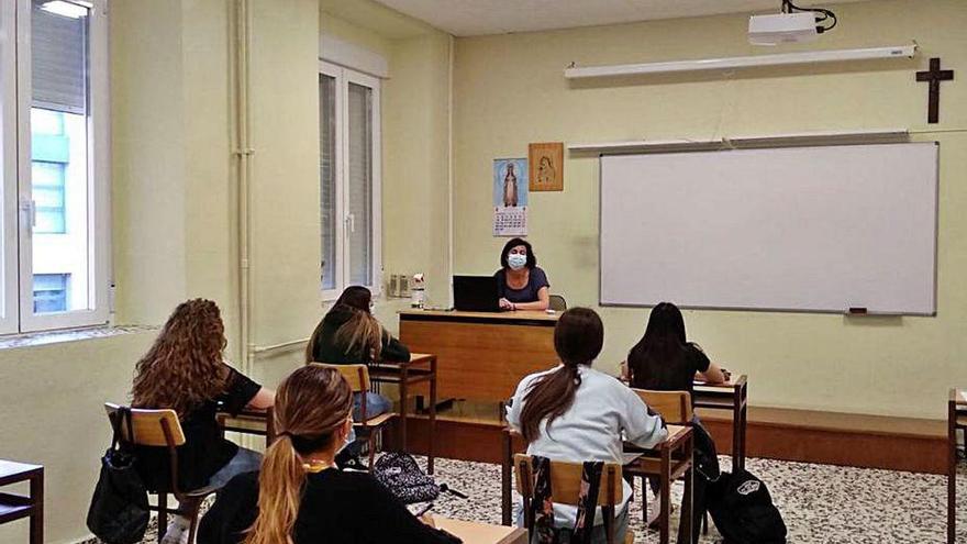 Alumnos de 2º de Bachillerato, en una clase de repaso.