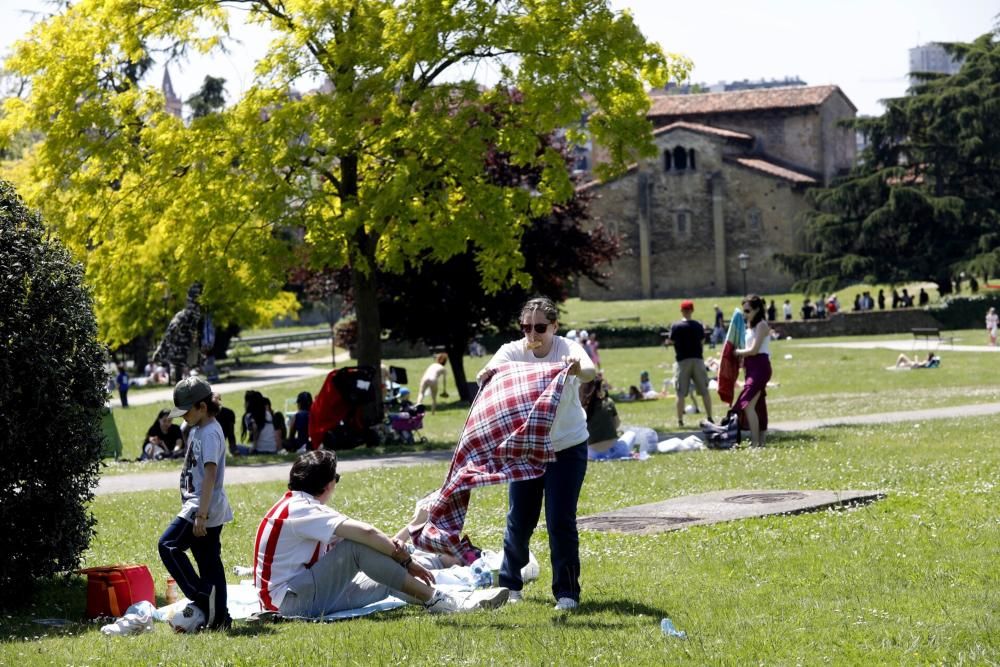 Martes de Campo soleado en Oviedo.